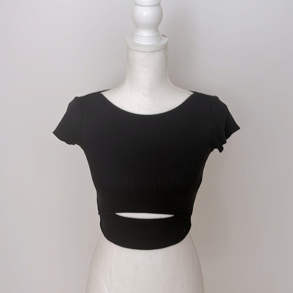 Black Short Sleeve Crop Top- NWT
